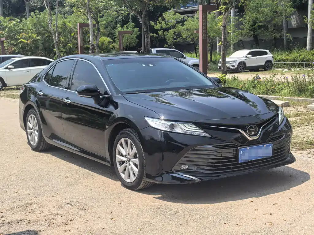 Toyota Camry — миниатюра 3