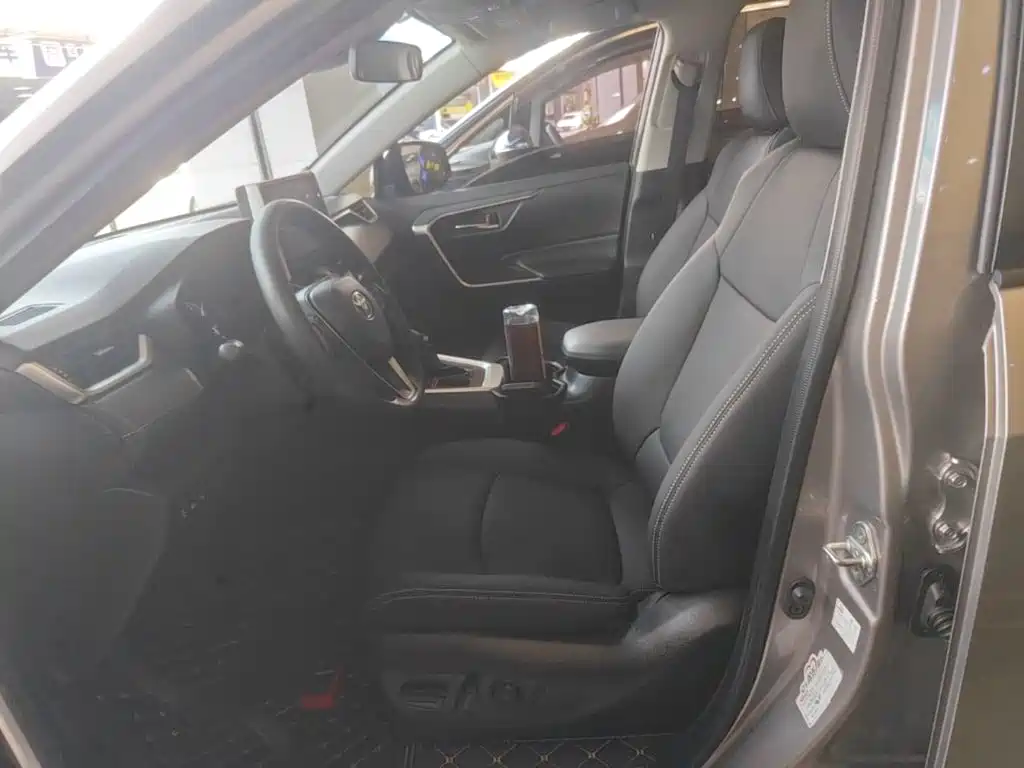 Toyota RAV4 — миниатюра 15