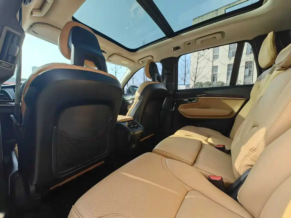 Volvo XC90 2015 T6 7 мест