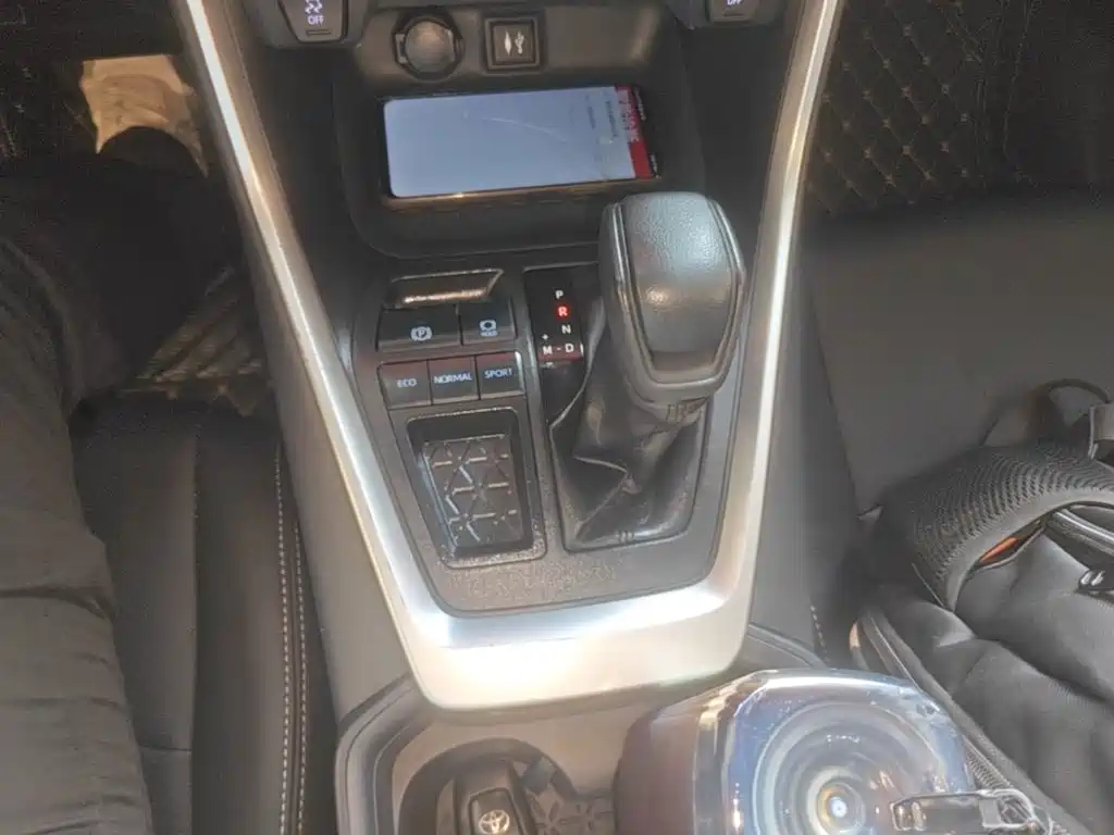Toyota RAV4 — миниатюра 14