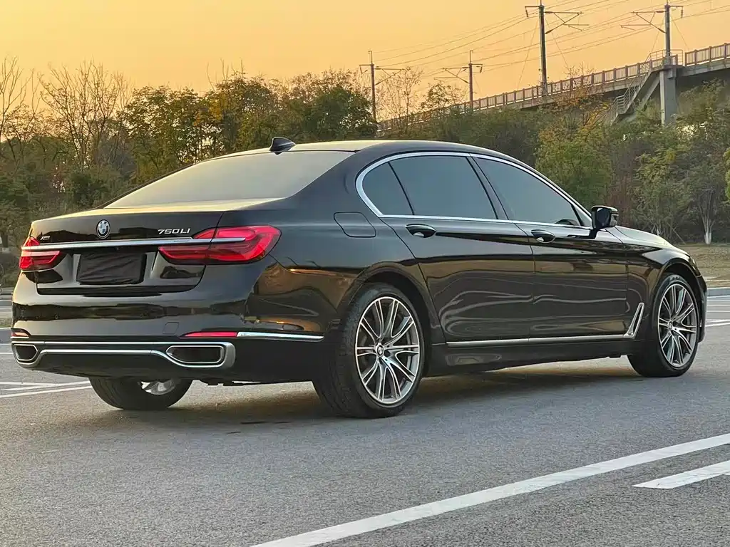 BMW 7 SERIES