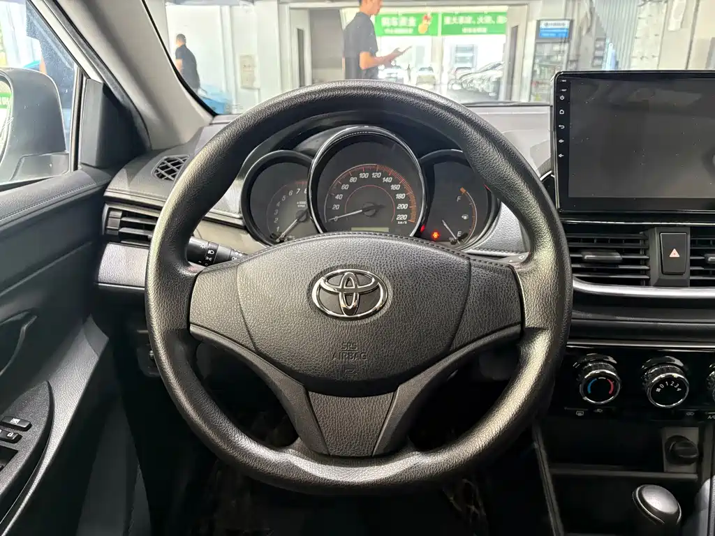 Toyota Yaris L — миниатюра 7