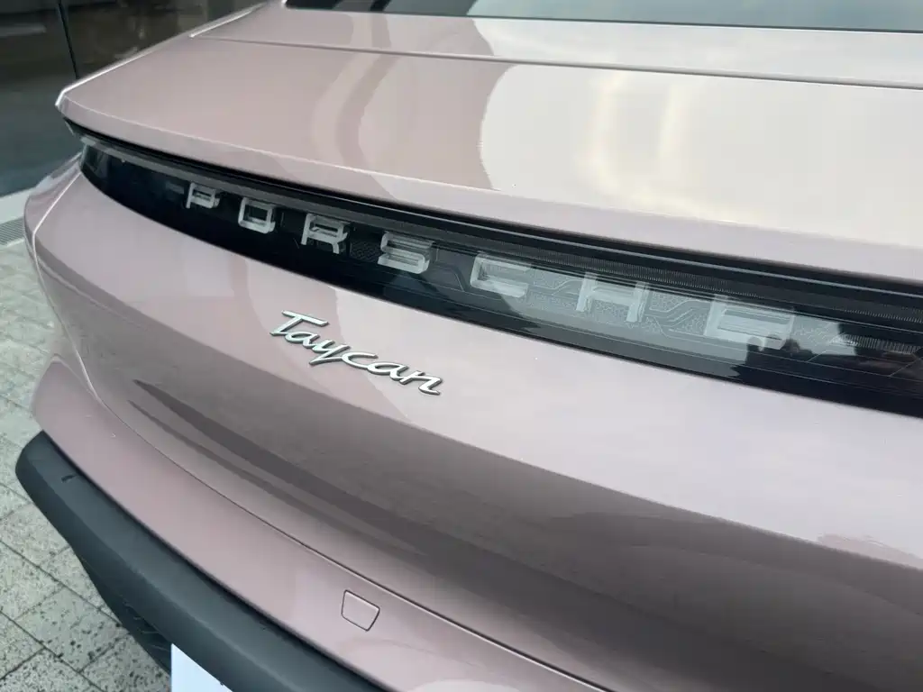 PORSCHE TAYCAN
