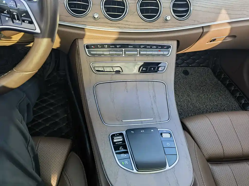 MERCEDES-BENZ E CLASS