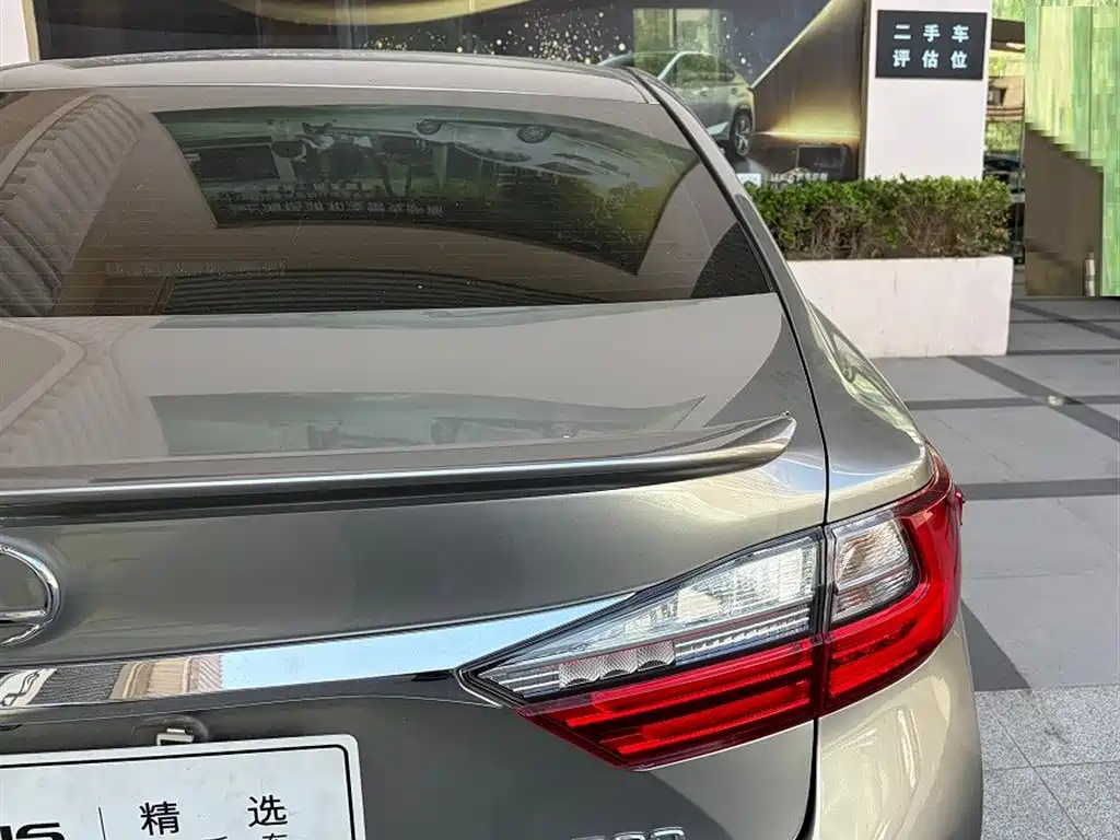 Lexus ES — миниатюра 13
