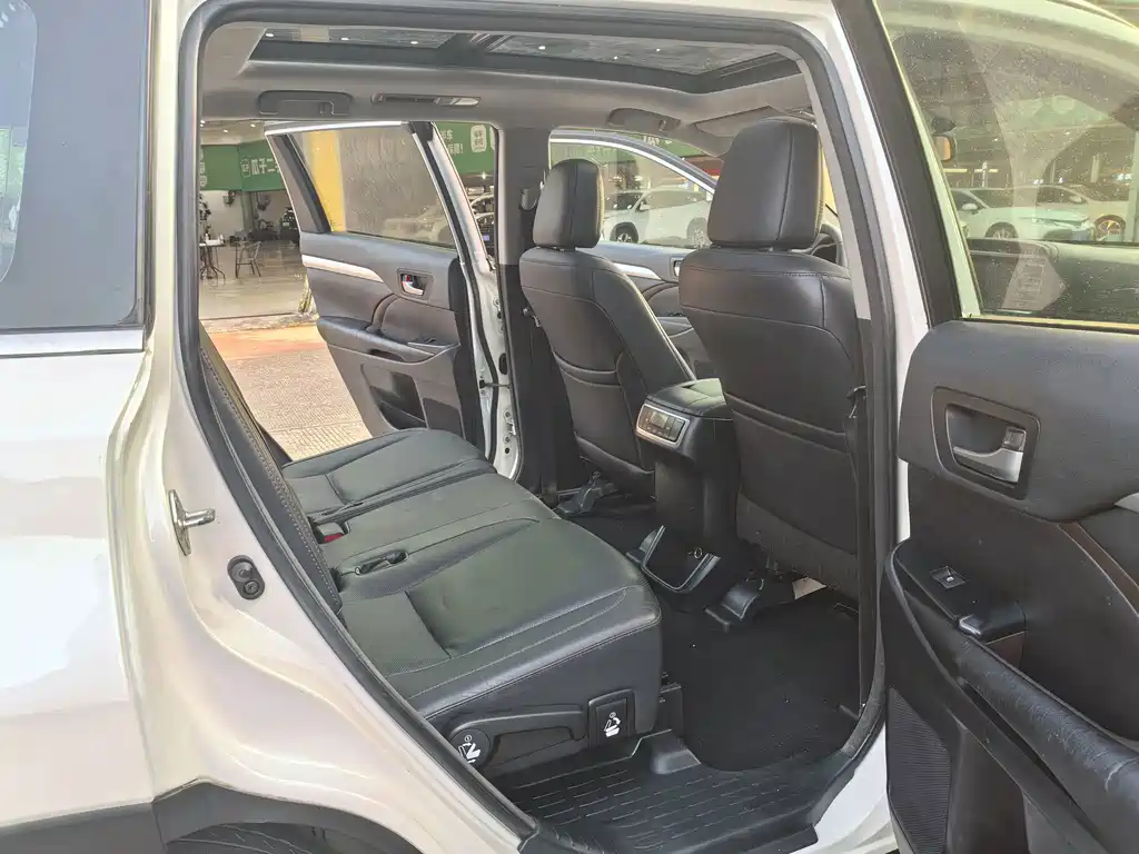 Toyota Highlander — миниатюра 11