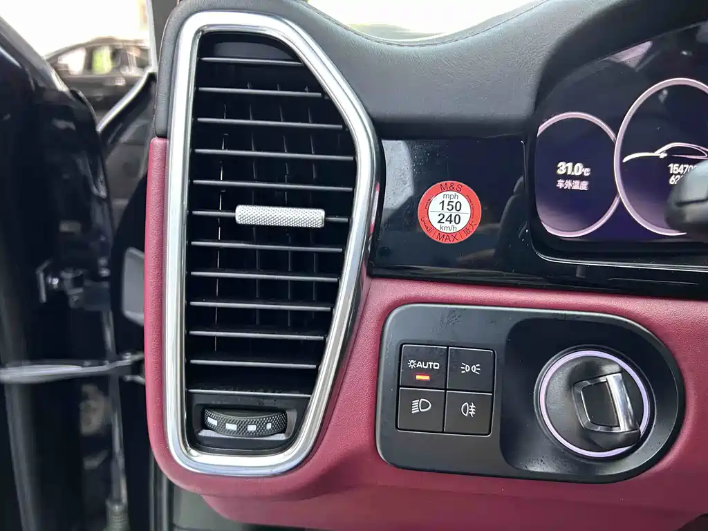 Porsche Cayenne Hybrid — миниатюра 12