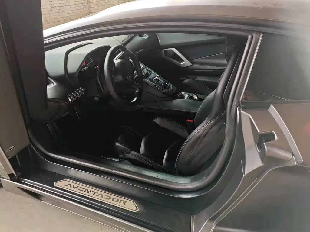 Lamborghini Aventador — миниатюра 3