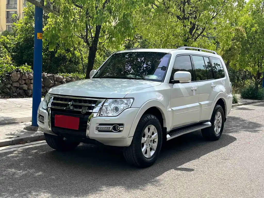 Mitsubishi Pajero (Import) 2019