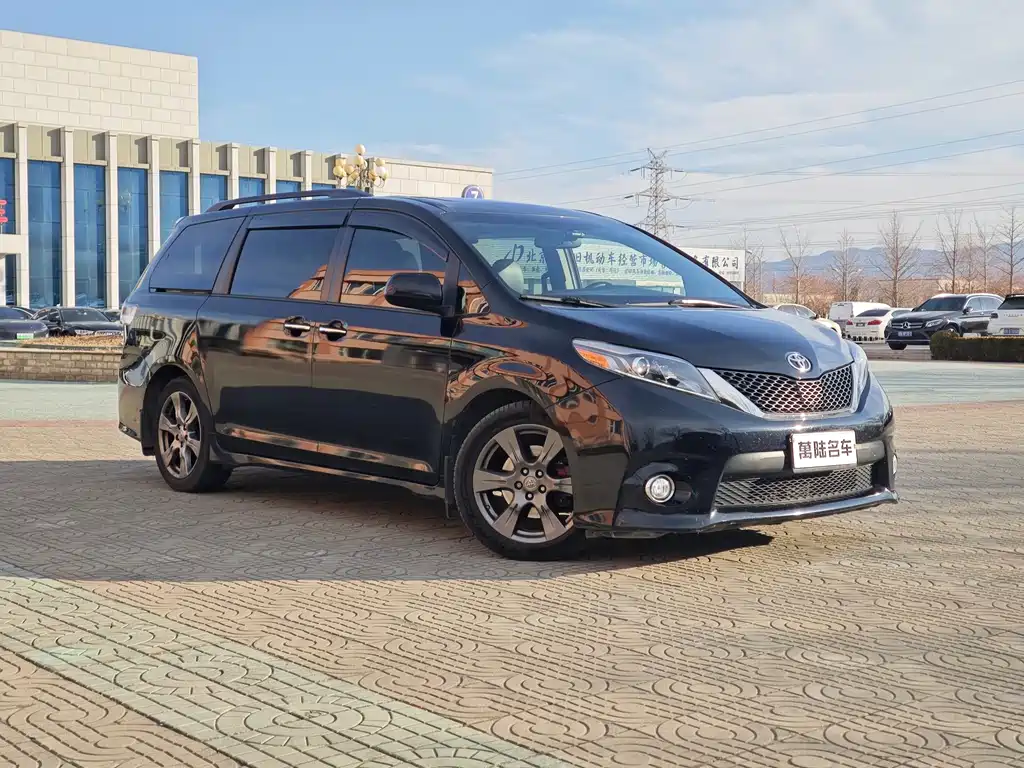 TOYOTA SIENNA