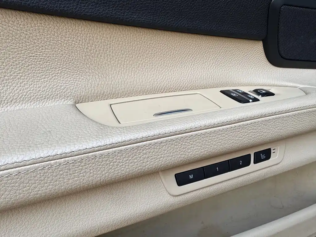 BMW 7 Series — миниатюра 13