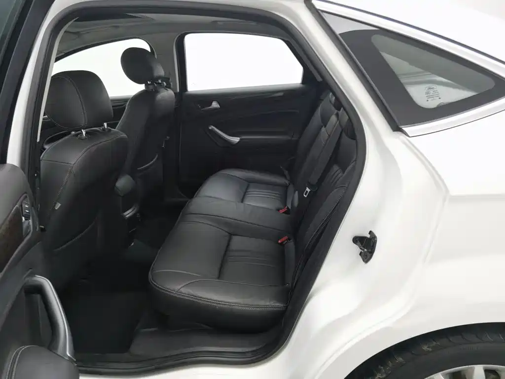 Ford Mondeo — миниатюра 15