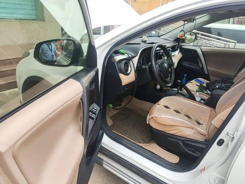 Toyota RAV4 — миниатюра 12