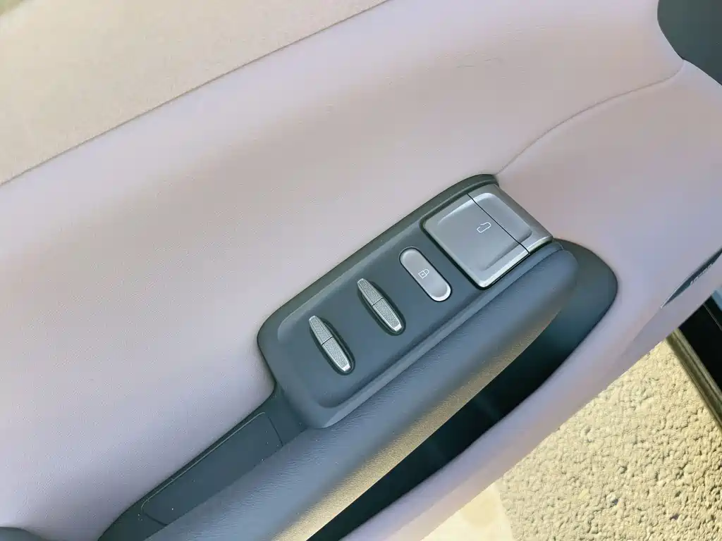 Hongqi 05 2025 750