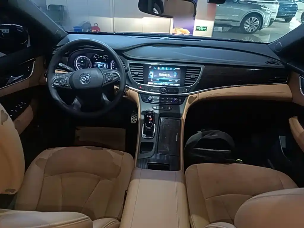 Buick LaCrosse — миниатюра 10