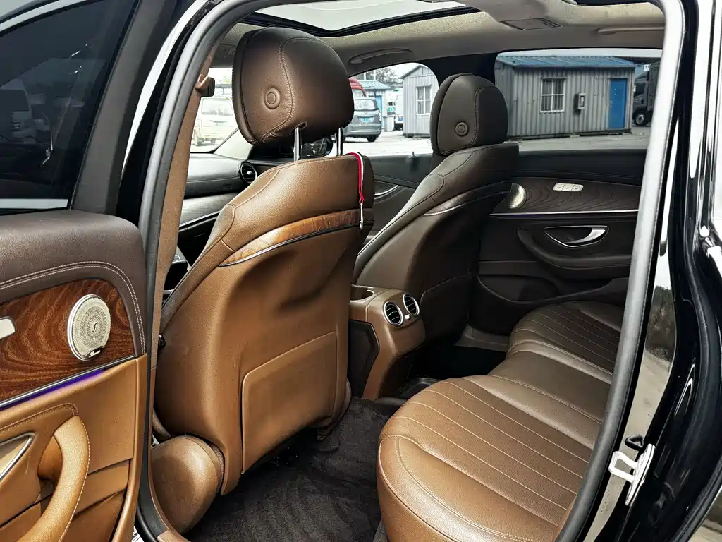 Mercedes-Benz E-Class — миниатюра 21