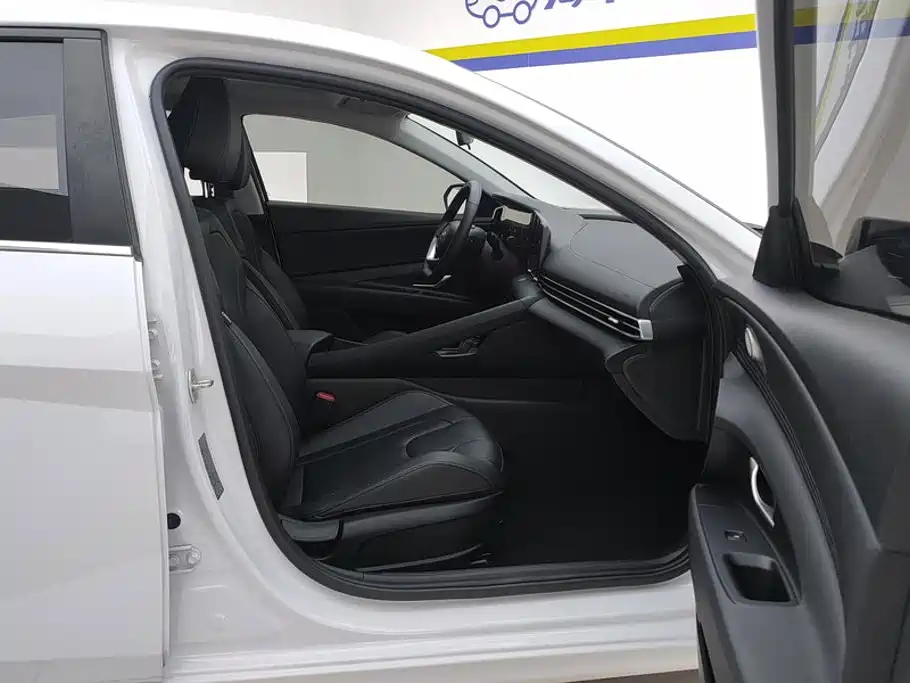 Hyundai Elantra — миниатюра 8