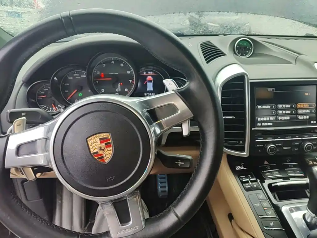Porsche Cayenne — миниатюра 10