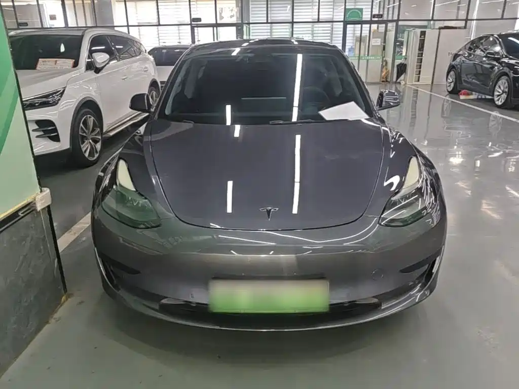 Tesla Model 3 — миниатюра 3