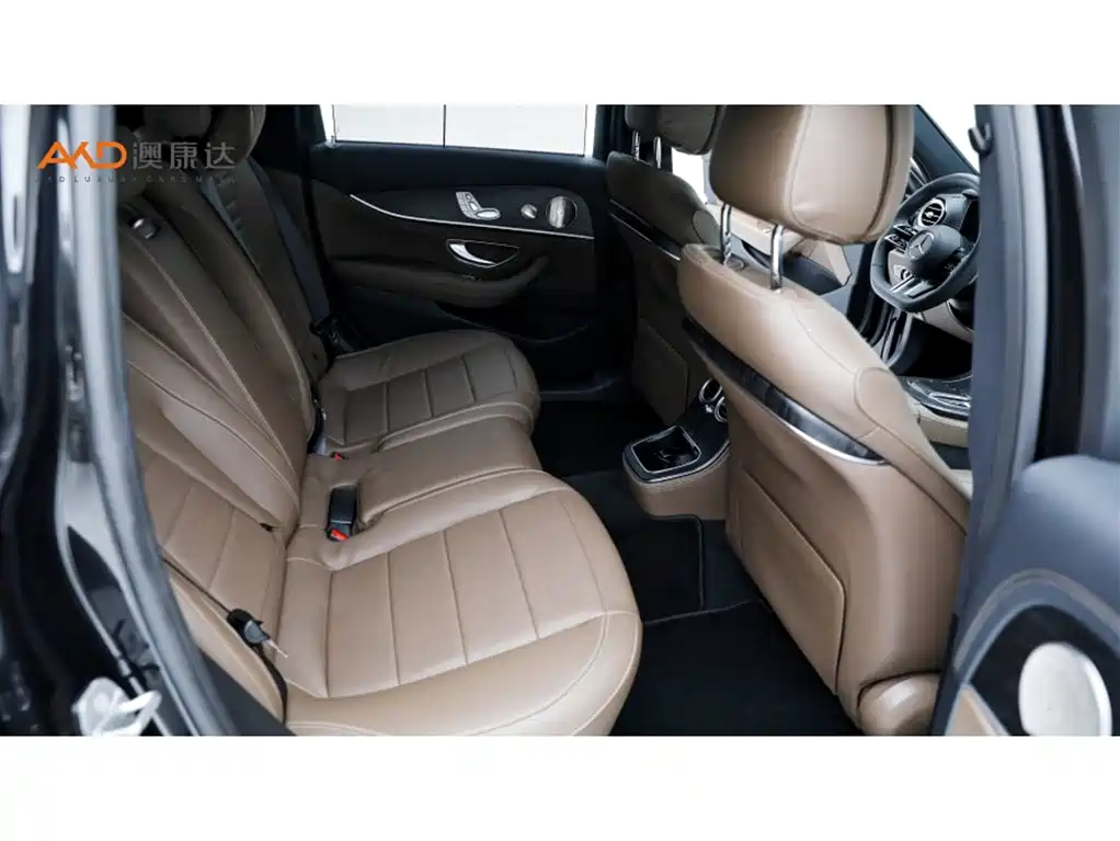 Mercedes-Benz E-Class — миниатюра 8
