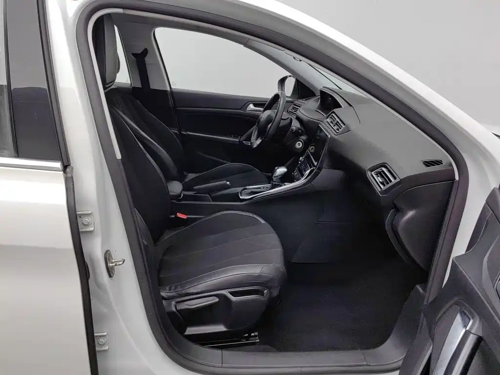 Peugeot 308 — миниатюра 23