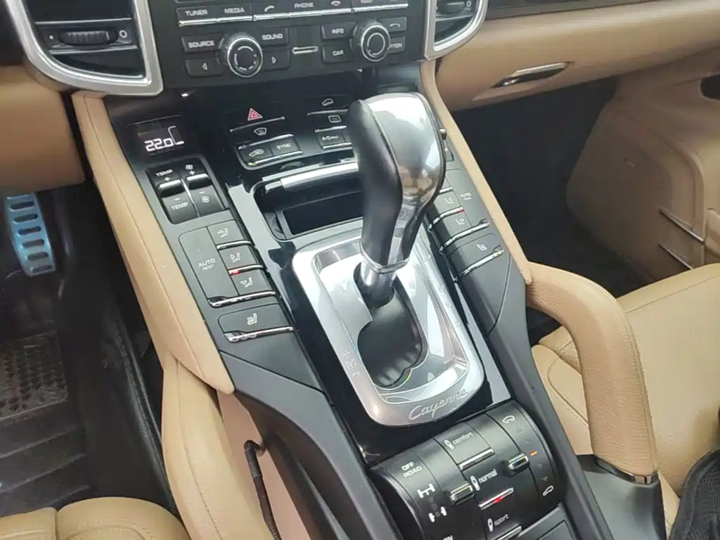 Porsche Cayenne — миниатюра 14