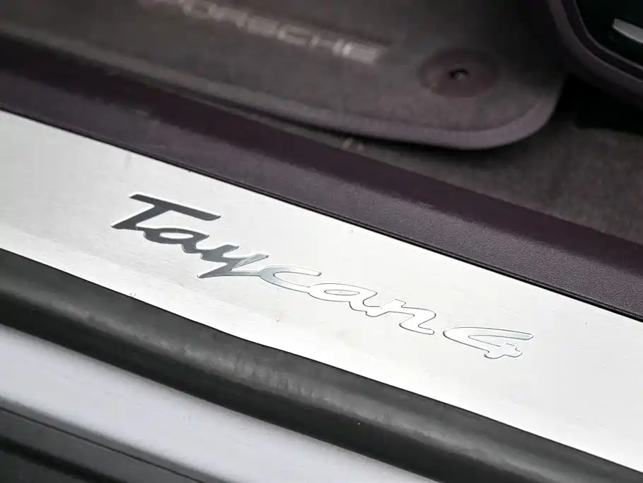 PORSCHE TAYCAN