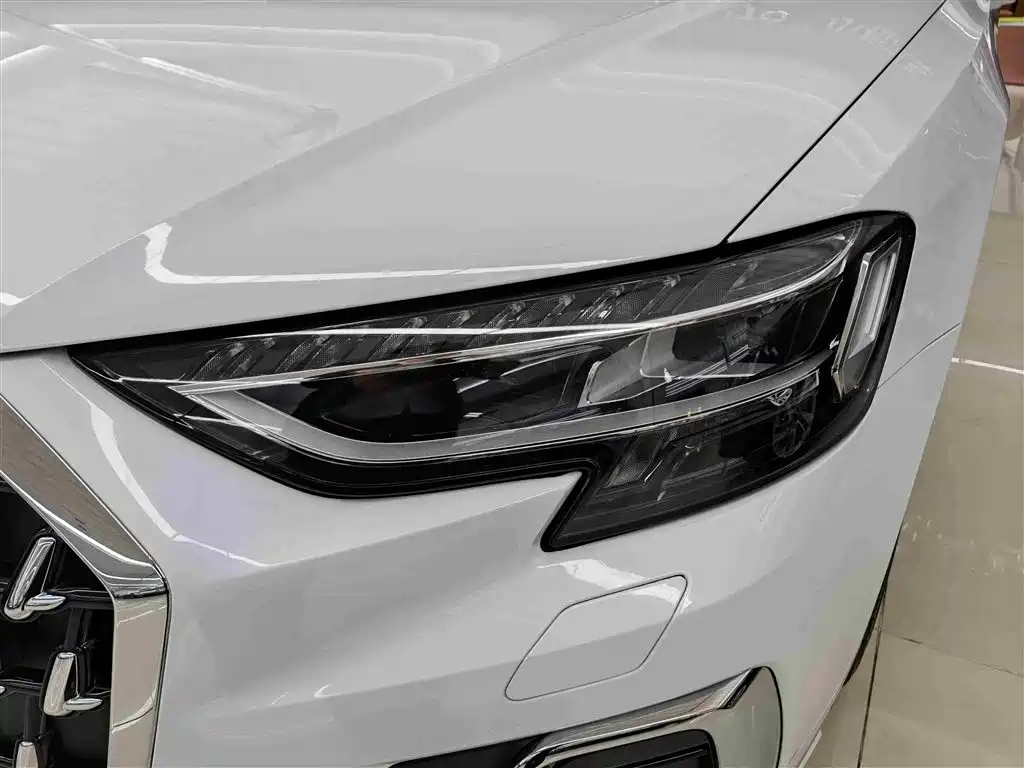 AUDI  A8