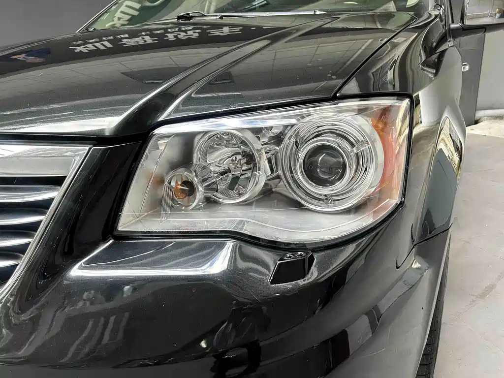 Chrysler Grand Voyager (Import) — миниатюра 9