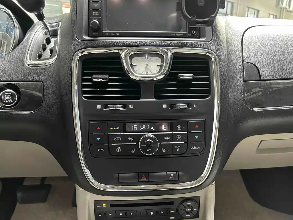 Chrysler Grand Voyager (Import) — миниатюра 14