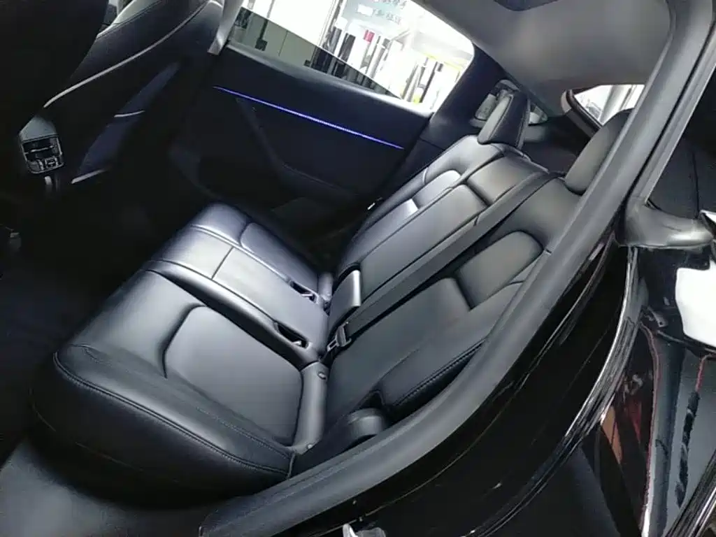 Tesla Model Y — миниатюра 17