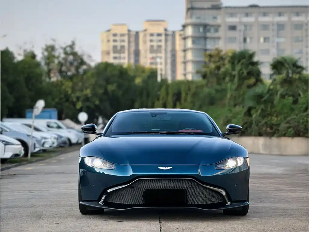 ASTON MARTIN V8 VANTAGE