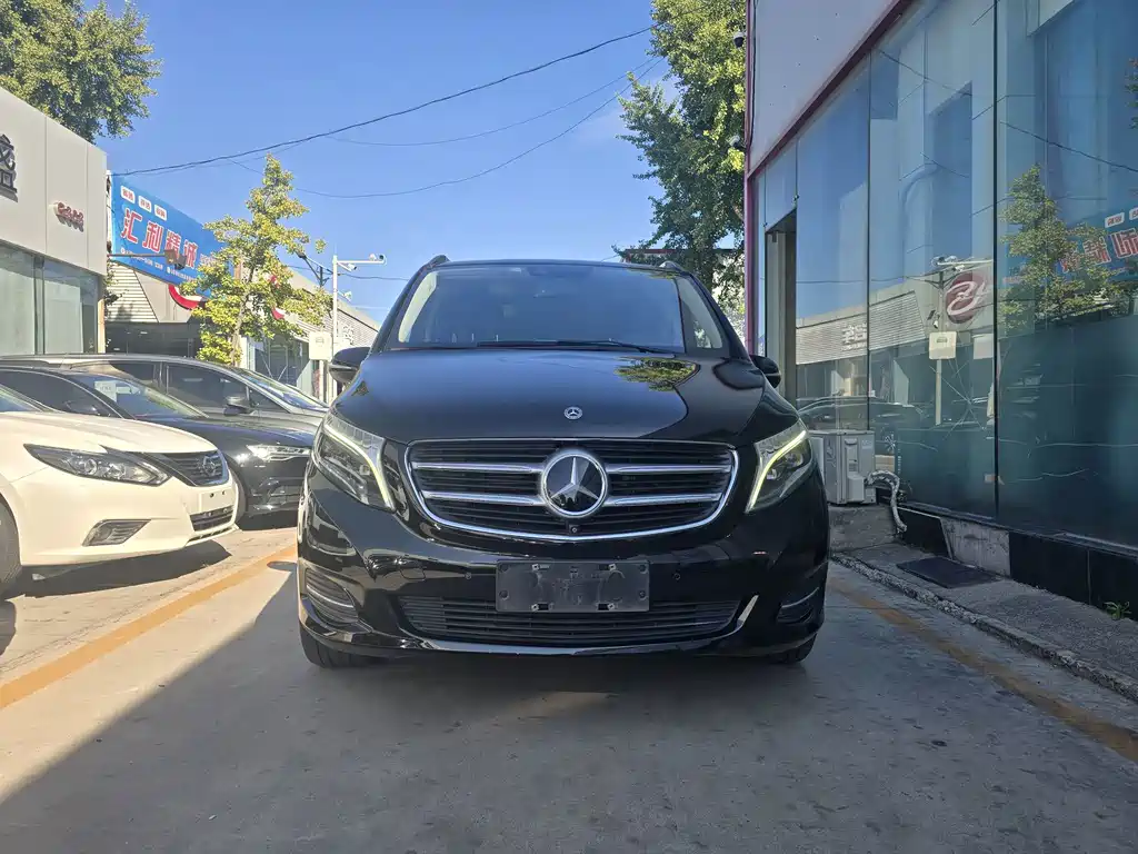 Mercedes-Benz V-Class — миниатюра 2