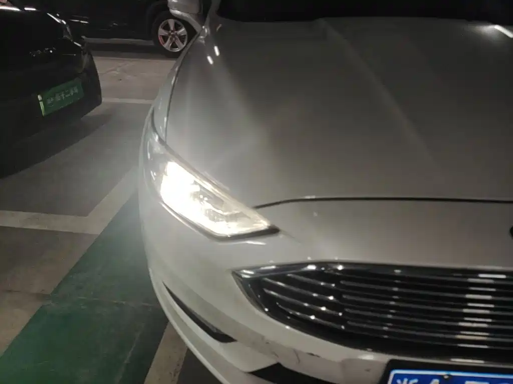 Ford Mondeo — миниатюра 8