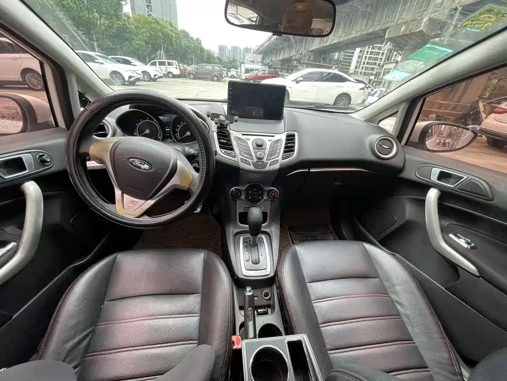Ford Fiesta — миниатюра 12