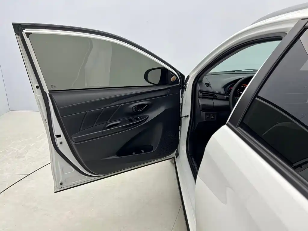 TOYOTA YARIS L ZHIXUAN