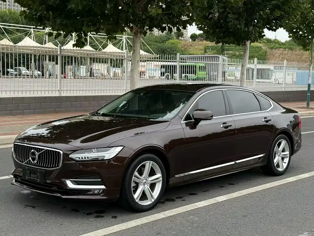 Volvo S90