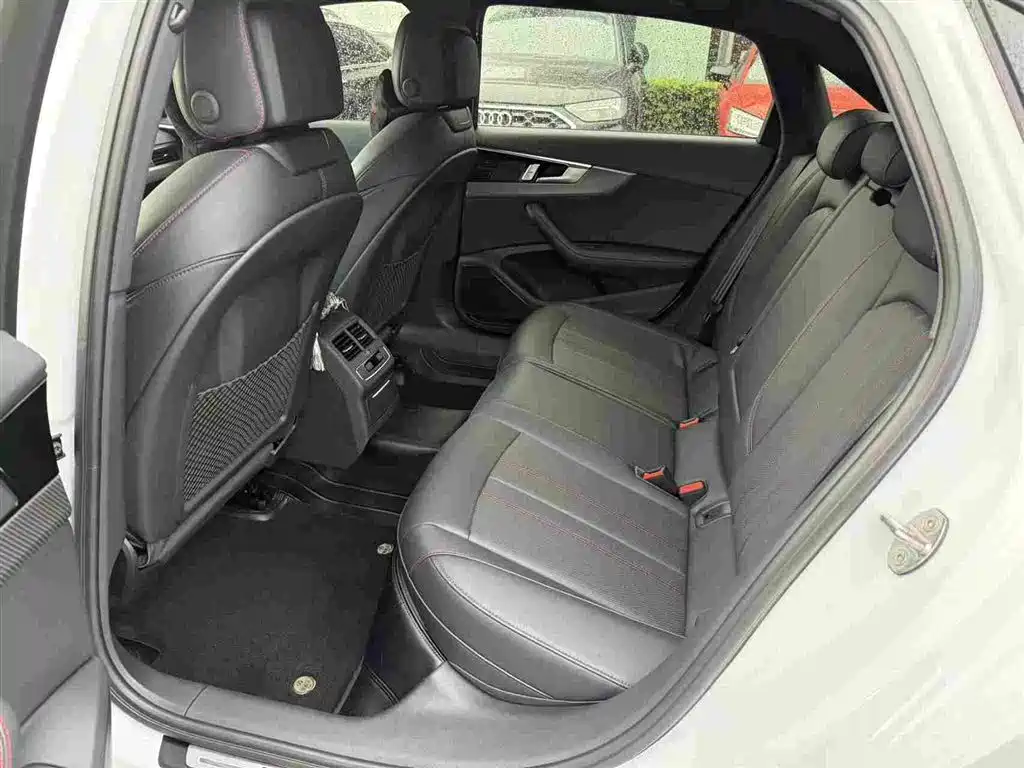 Audi A4L 2025 200 Enjoy 40 TFSI Luxury