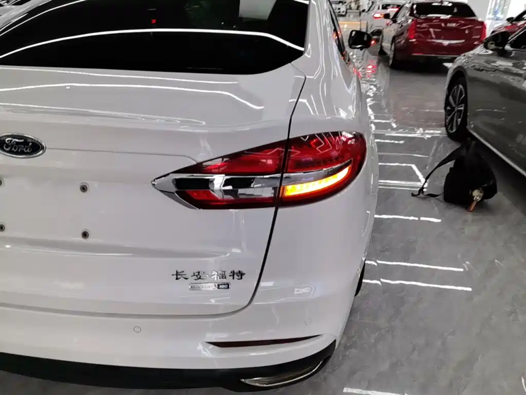 Ford Mondeo — миниатюра 8