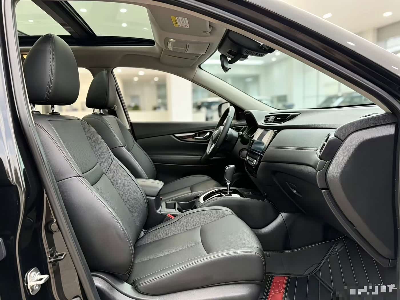 Nissan X-Trail 2.0 л 2024 г. Чёрный, пробег 20000 км