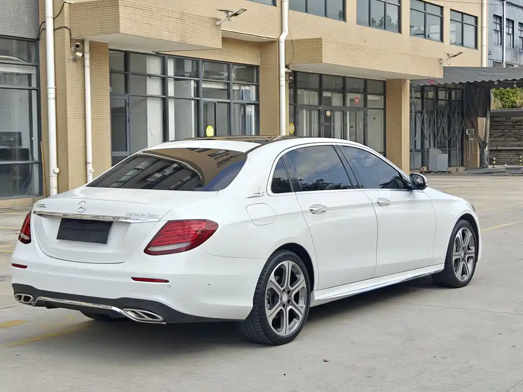 MERCEDES-BENZ E CLASS