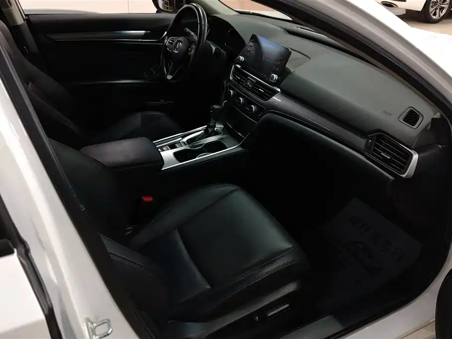 Honda Accord 2018 260TURBO Elite V