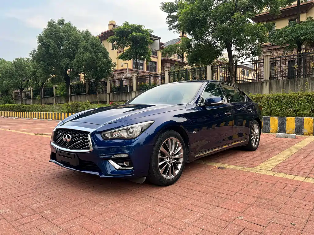 Infiniti Q50L
