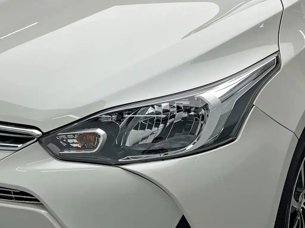 Toyota Yaris L — миниатюра 9