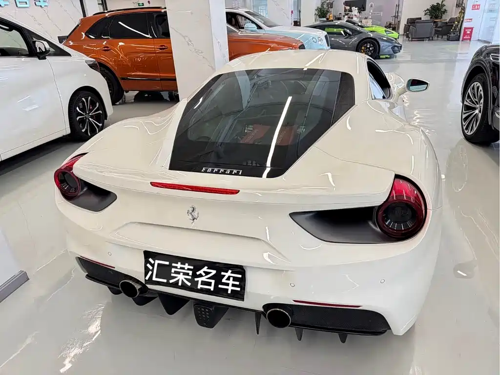 FERRARI 488