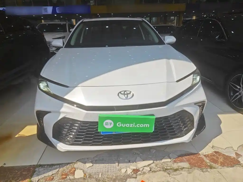 Toyota Camry — миниатюра 3