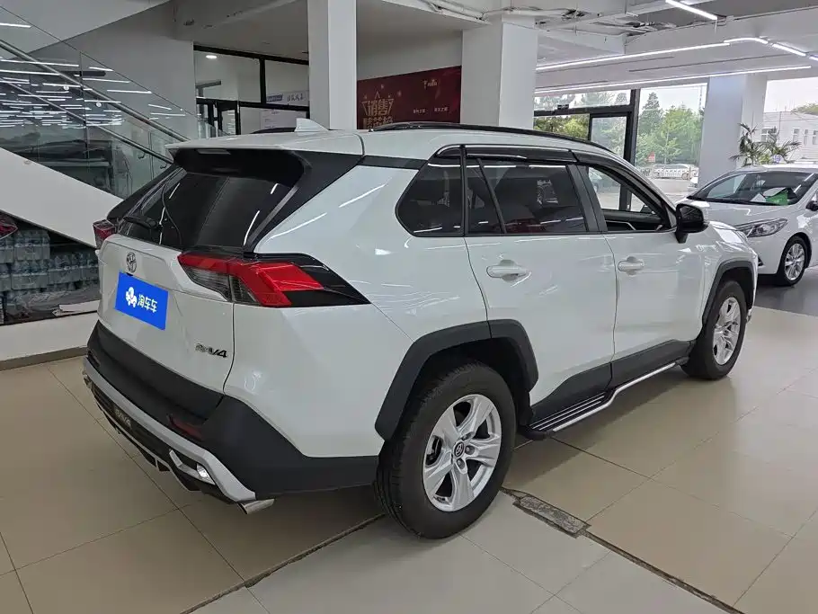 Toyota RAV4 — миниатюра 3