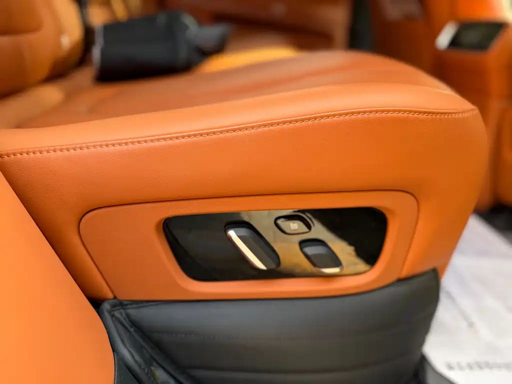 AITO ASK THE WORLD M9