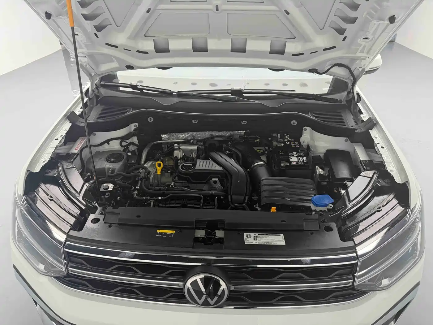 Volkswagen Tharu 2024 Белый из Китая