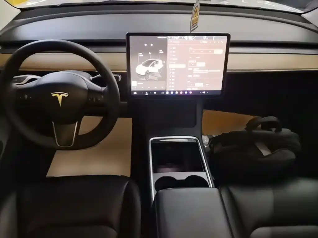 Tesla Model 3 — миниатюра 10